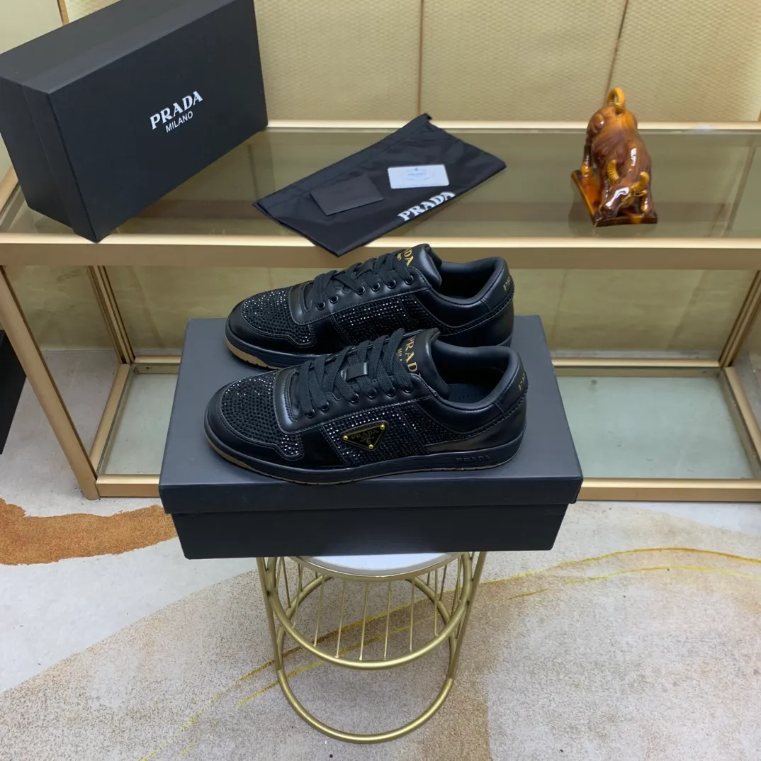 💰680.巜PRADA》Prada: Top 🔝purchasing agent🔍🔍The latest men’s counters are on sale simultaneously, high-quality original calfskin imported from Italy 🇮🇹. Brand logo* (prominent·high-end·noble·class·) exquisite workmanship (imported from Italy🇮🇹 Sole: Original sole provided by the original factory, ⚠️exclusive double-layer activity, TPR rubber, combination outsole; super comfortable, wear-resistant, non-slip, environmentally friendly🌳🌳🌳, real shot🎬The real thing is more beautiful🔍🔍 (high quality, follow the order) code number 38 to 44 (.45 customized)
